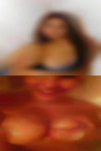 Beefy cam swinger legs & bubble party butt.